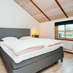 Semesterbostad Modern With Hot Tub Hemmet