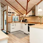 Semesterbostad Modern With Hot Tub