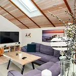 Modern With Hot Tub Semesterbostad *