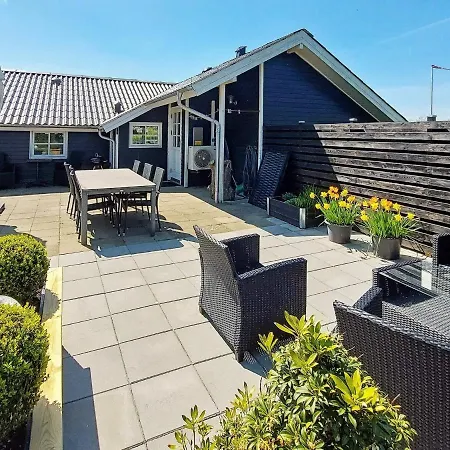 Three-bedroom In 26 Holiday home *