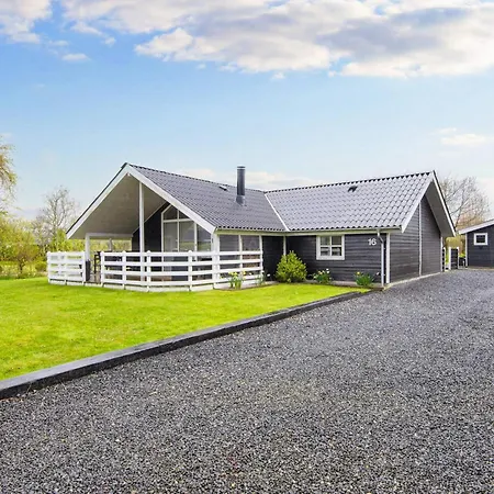Modern With Hot Tub Hemmet